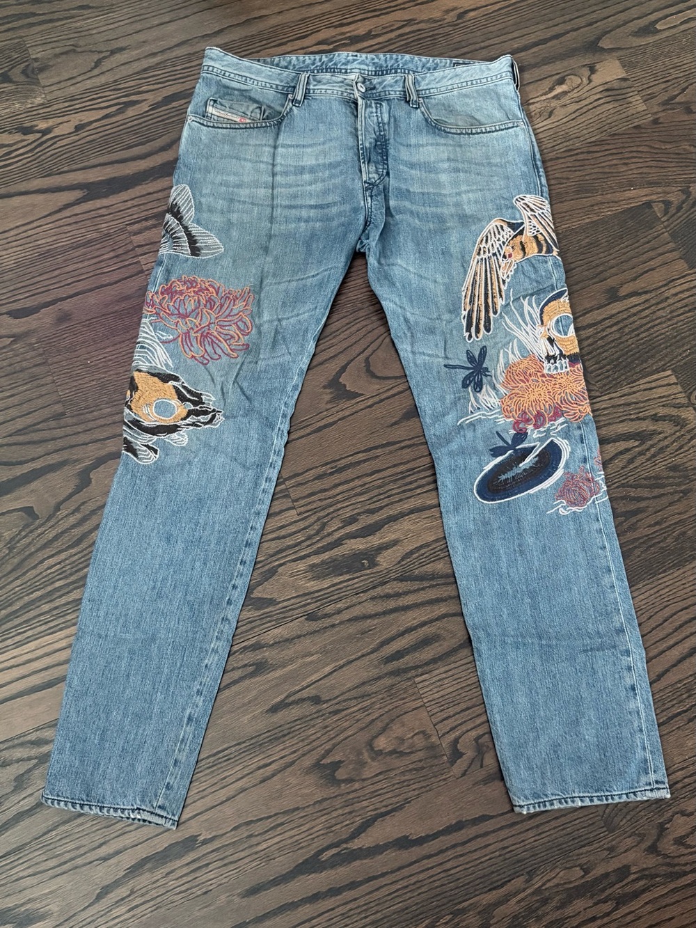 Diésel Embroidered Light Blue Men’s Jeans with Koi & Crane Motif